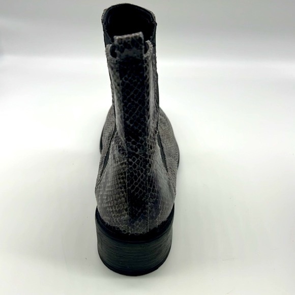 Kenneth Cole Reaction - Chelsea Salt Snakeskin Pull On Ankle Boot Size 10 - Picture 6 of 14